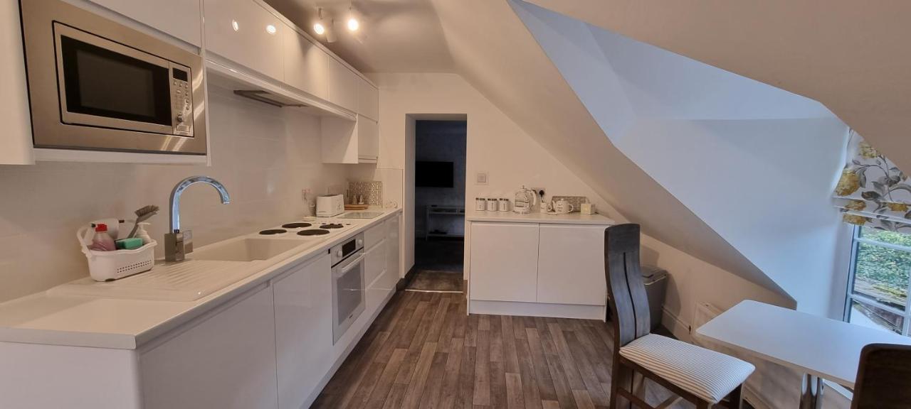 Modern And Spacious 2 Bedroom Apartment With Free Parking Llansantffraid Llansantffraid Glyn Ceiriog 외부 사진