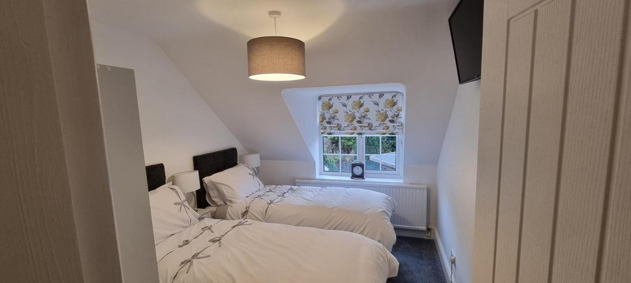 Modern And Spacious 2 Bedroom Apartment With Free Parking Llansantffraid Llansantffraid Glyn Ceiriog 외부 사진
