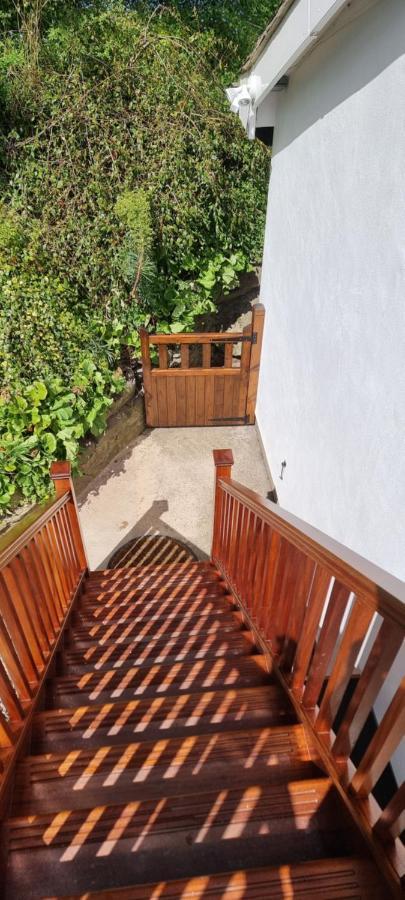 Modern And Spacious 2 Bedroom Apartment With Free Parking Llansantffraid Llansantffraid Glyn Ceiriog 외부 사진