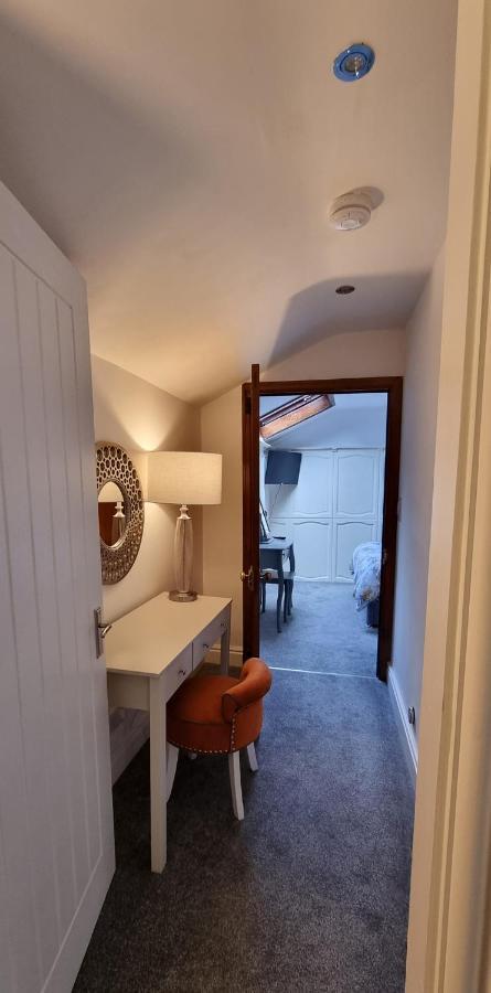 Modern And Spacious 2 Bedroom Apartment With Free Parking Llansantffraid Llansantffraid Glyn Ceiriog 외부 사진