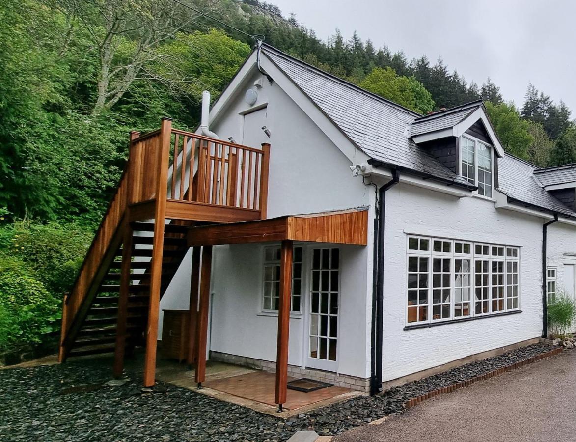 Modern And Spacious 2 Bedroom Apartment With Free Parking Llansantffraid Llansantffraid Glyn Ceiriog 외부 사진